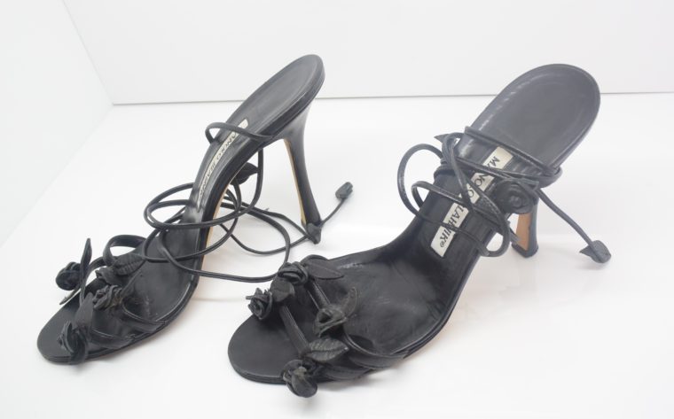 Manolo Blahnik Schuhe Pumps schwarz Blumen 37-12415