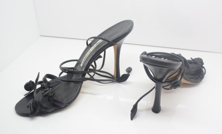 Manolo Blahnik Schuhe Pumps schwarz Blumen 37-12416
