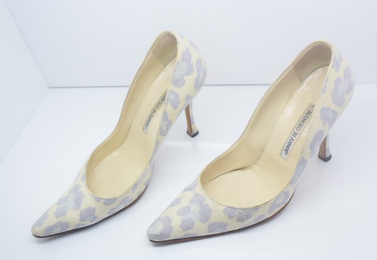 Manolo Blahnik Schuhe Pumps weiss blau 37-12434