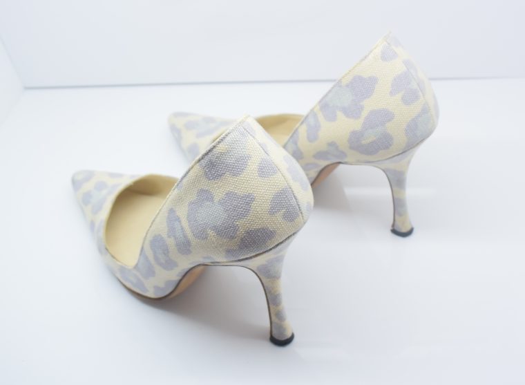 Manolo Blahnik Schuhe Pumps weiss blau 37-12432