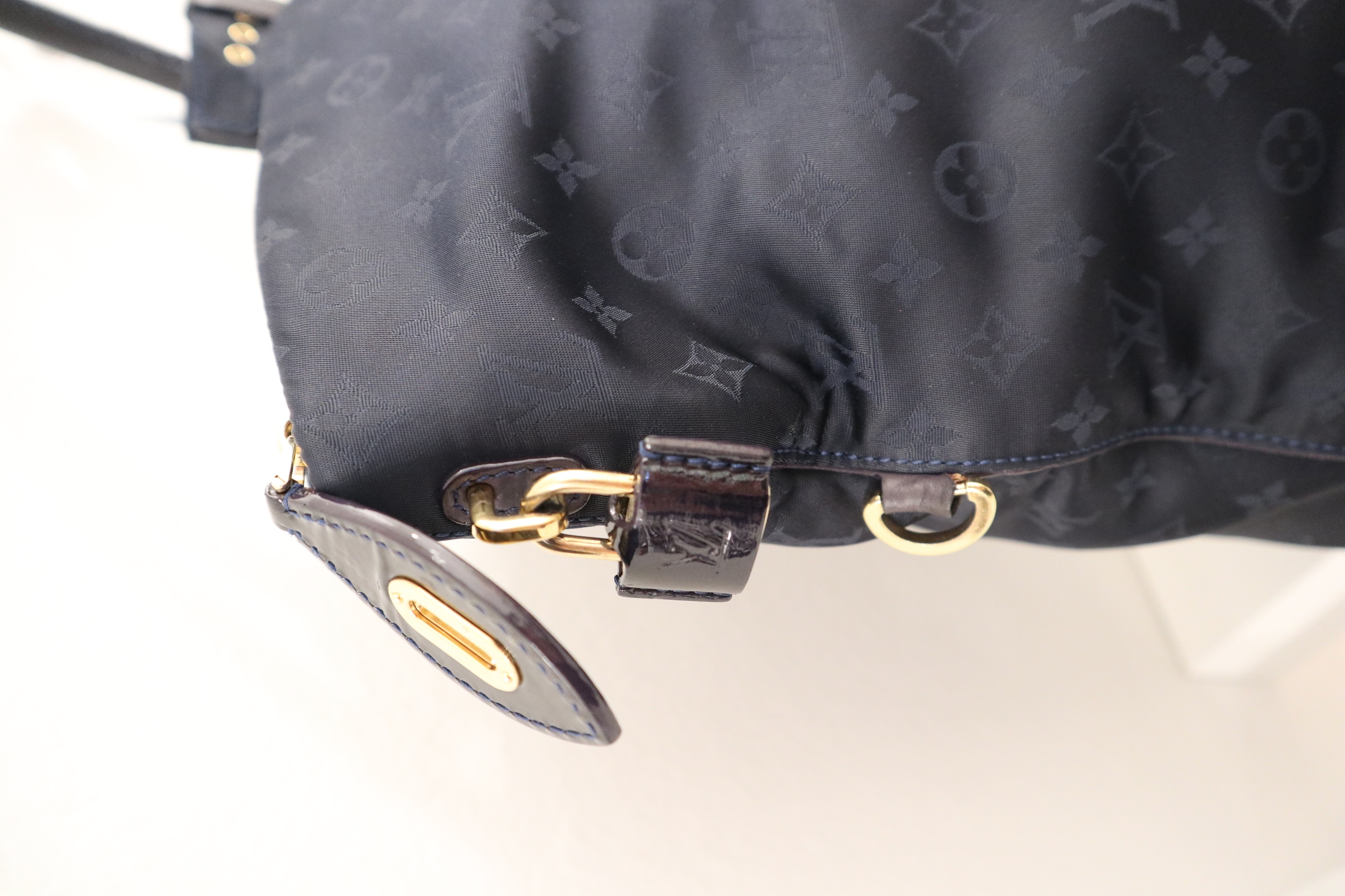 Louis Vuitton Tasche Lockit blau Satin XXL – Luxus Store