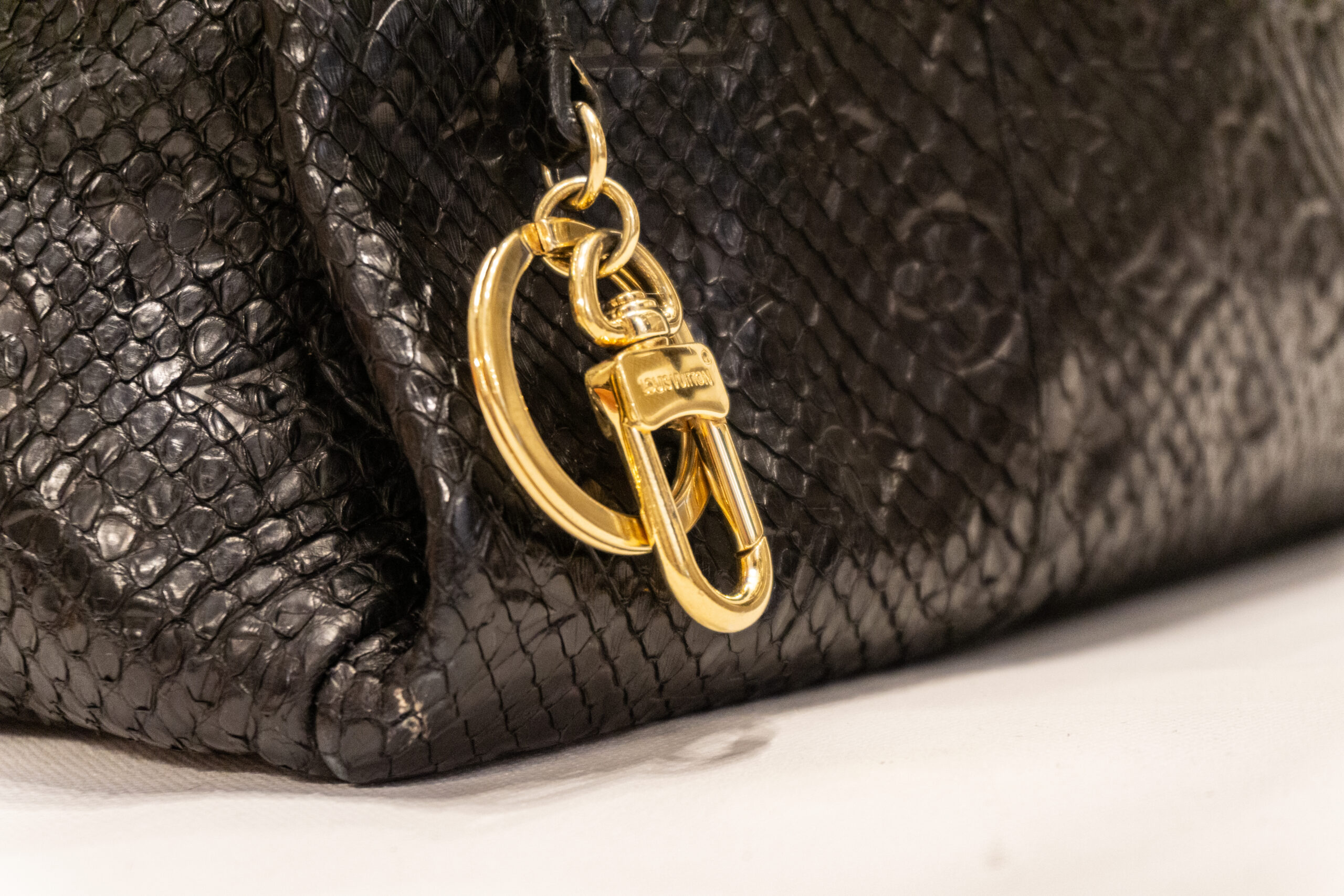 Louis Vuitton Tasche Artsy MM Python Leder schwarz – Luxus Store