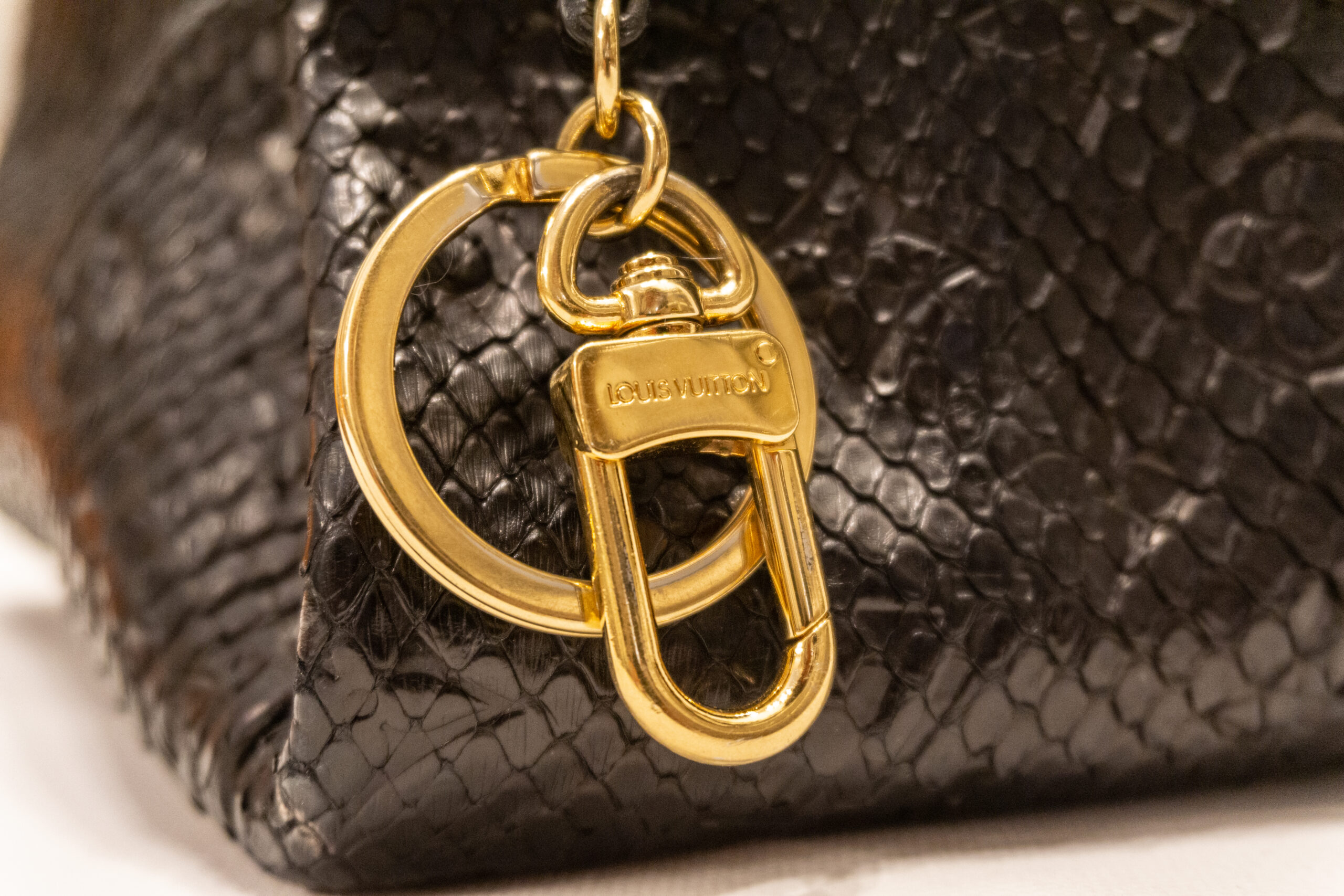 Louis Vuitton Tasche Artsy MM Python Leder schwarz – Luxus Store